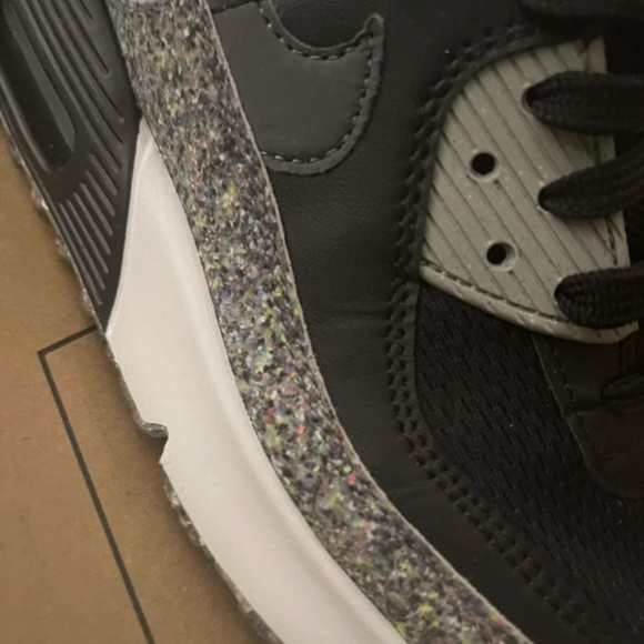 Nike air max. Junior size 6.5 but fits woman size 8.5 - Picture 2 of 2